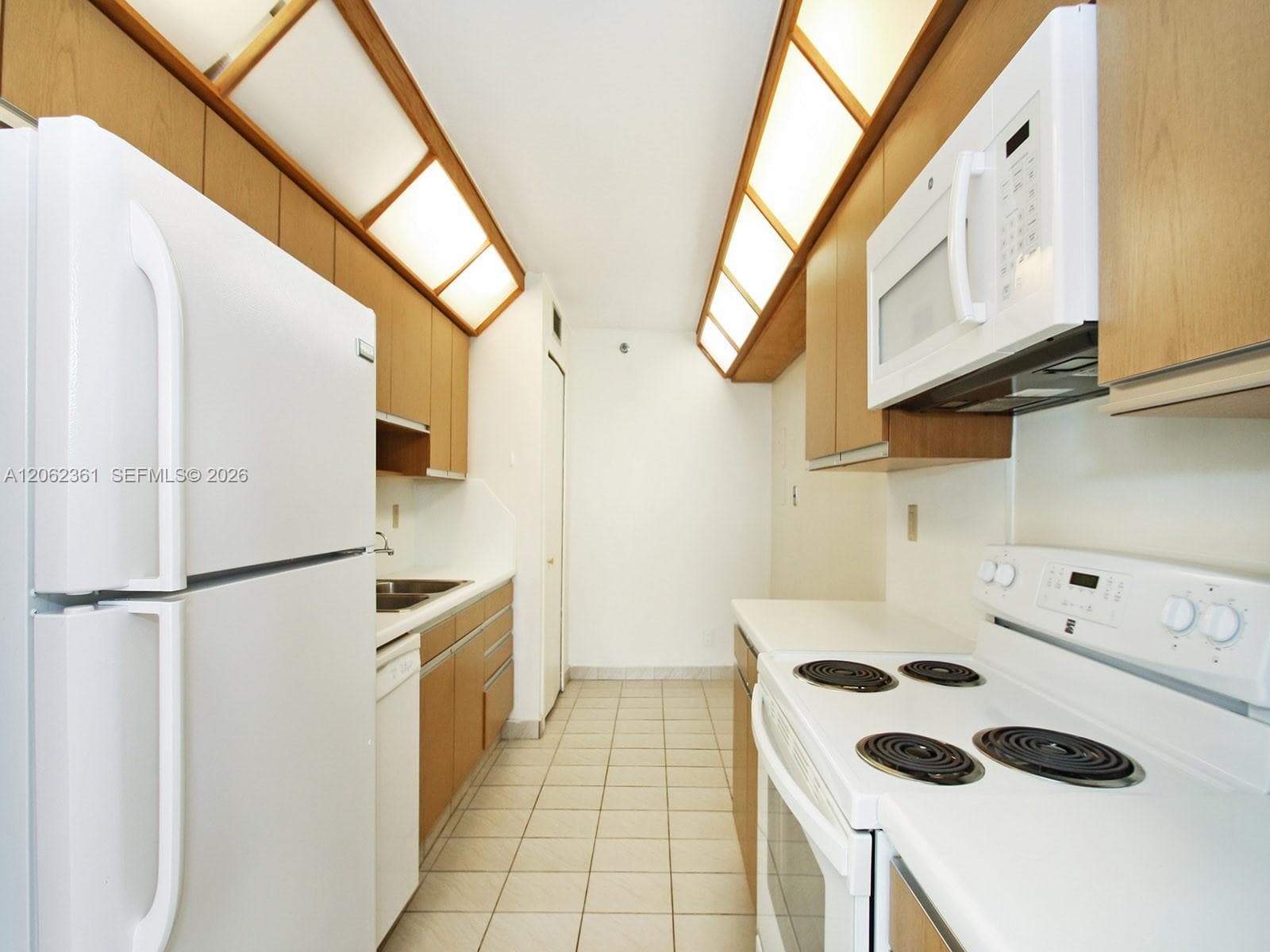 TURNBERRY TOWERS CONDO · #12C in Aventura - Photo 7