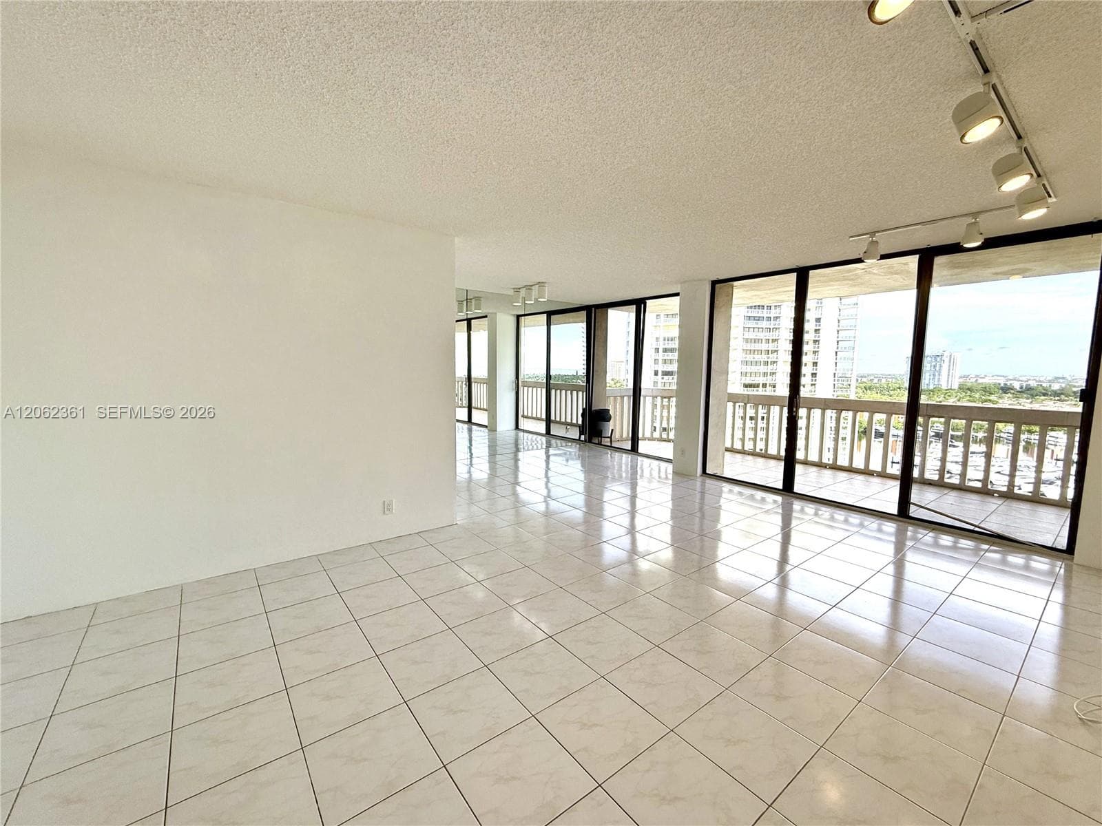 TURNBERRY TOWERS CONDO · #12C in Aventura - Photo 9
