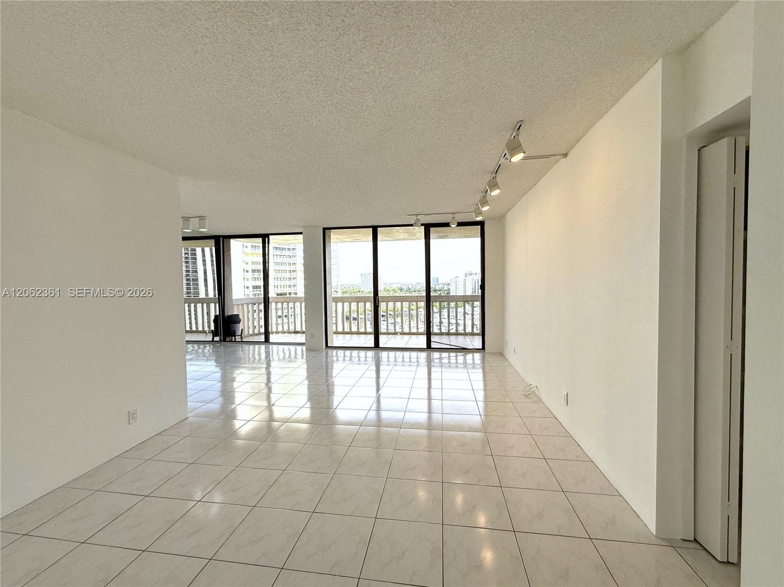 TURNBERRY TOWERS CONDO · #12C in Aventura - Photo 11