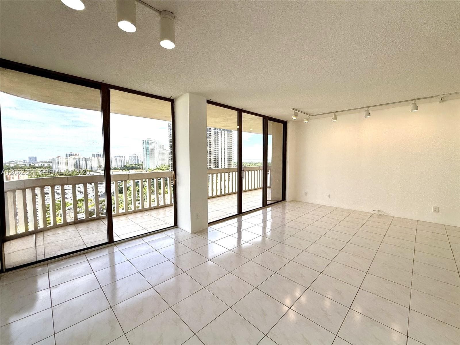 TURNBERRY TOWERS CONDO · #12C in Aventura - Photo 8