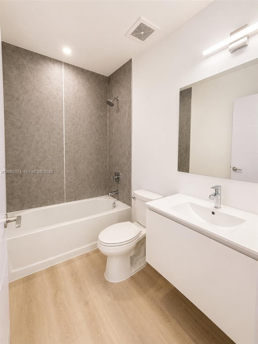 552 NW 7th St #6 photo 14