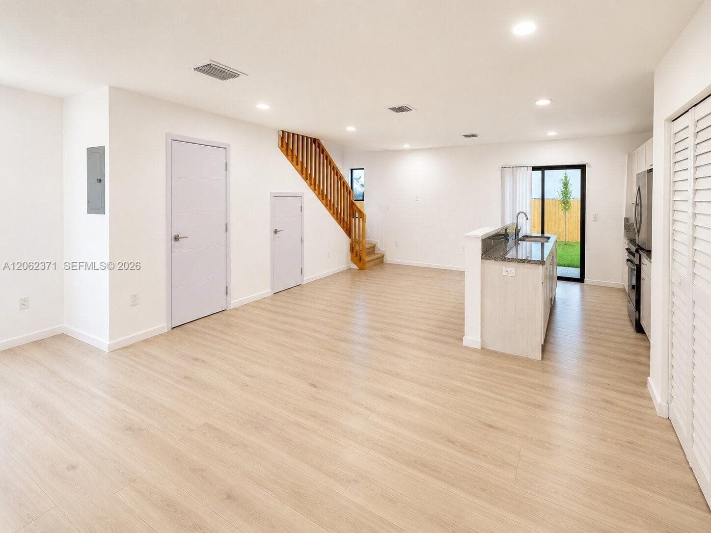 552 NW 7th St #6 photo 4