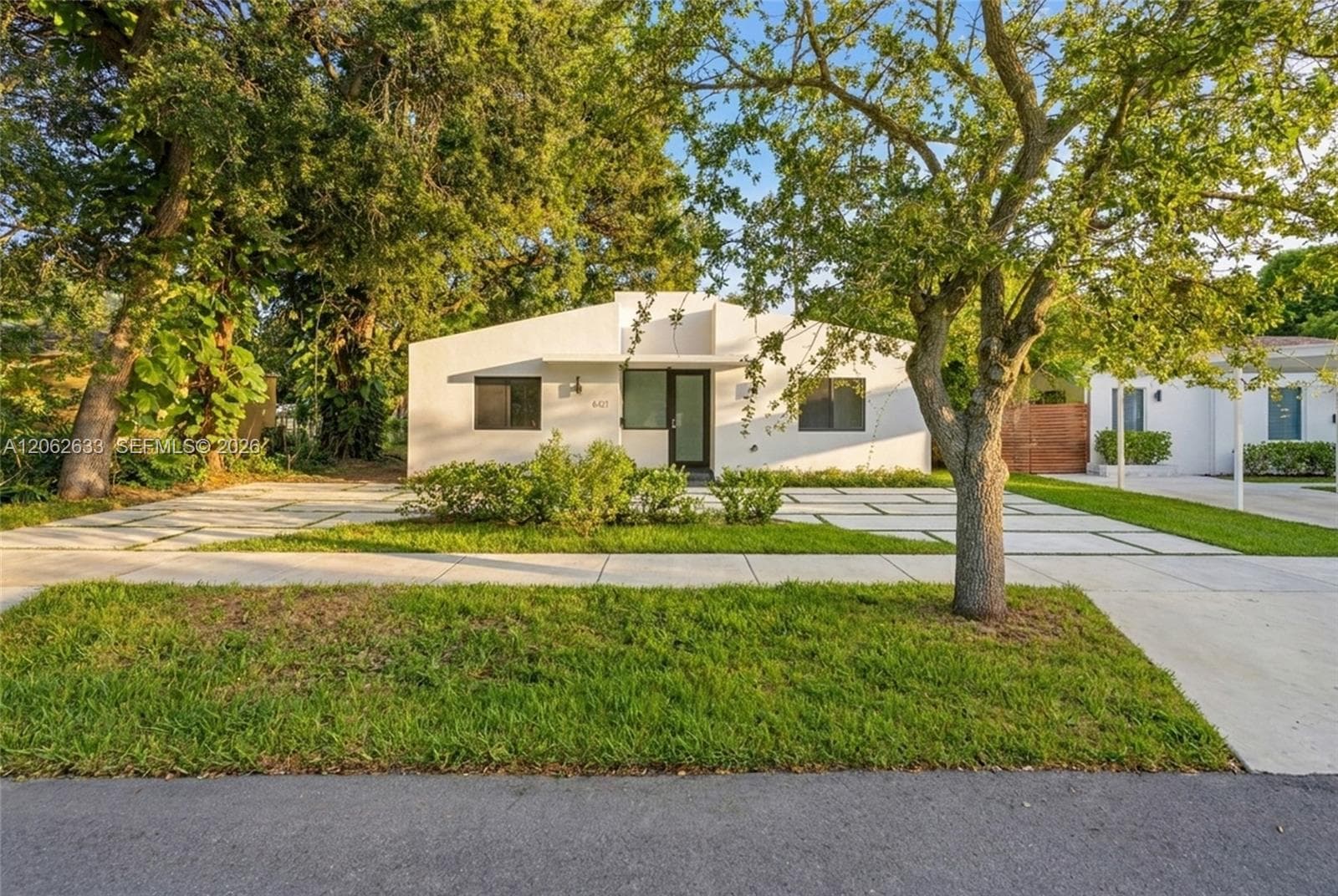 6421 SW 59th Ave photo 1