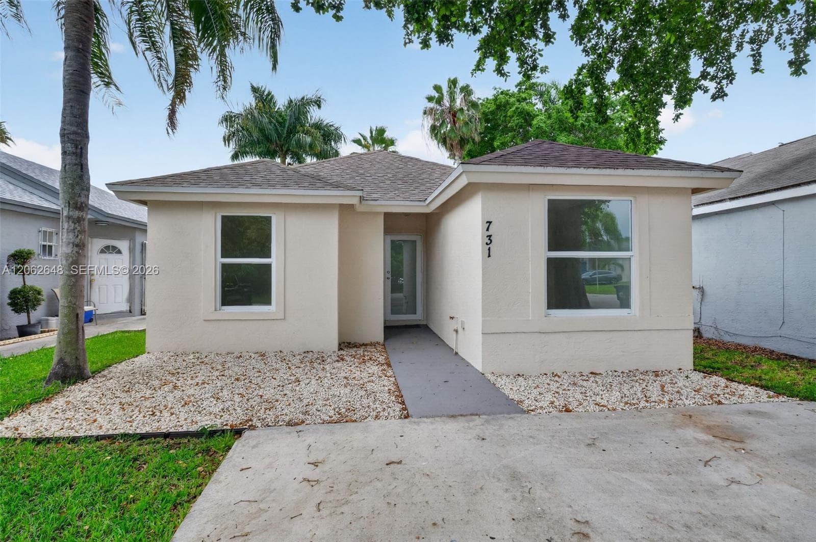 731 SW 10th St photo 2