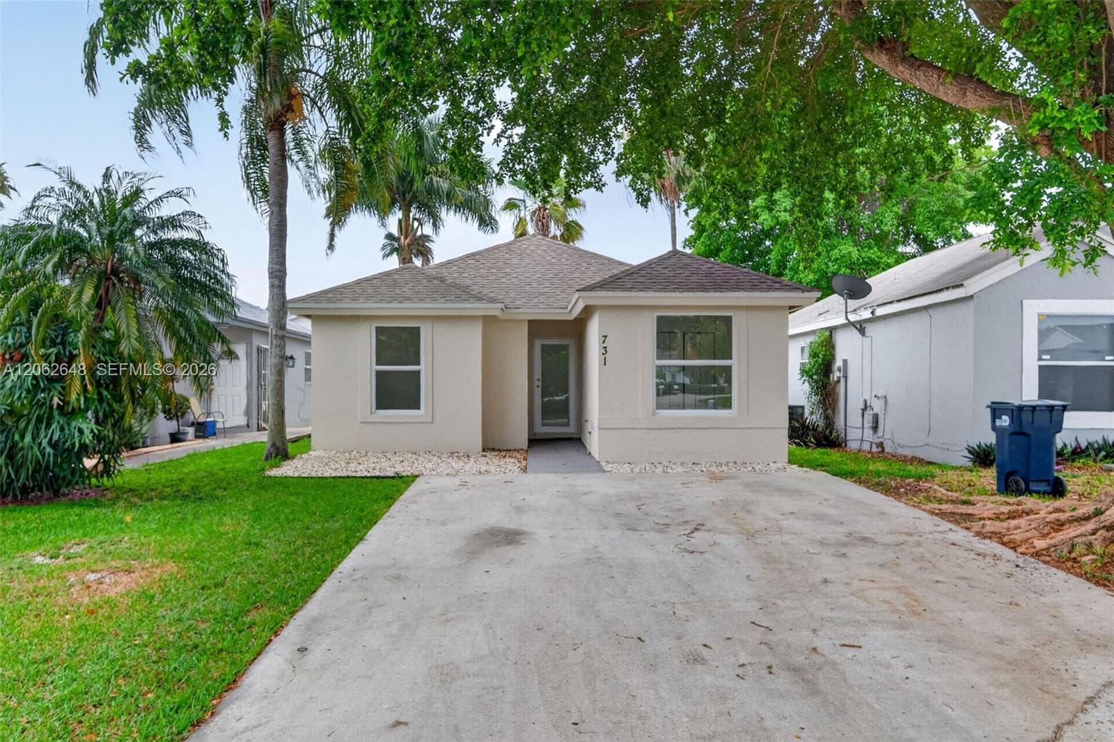 731 SW 10th St photo 1