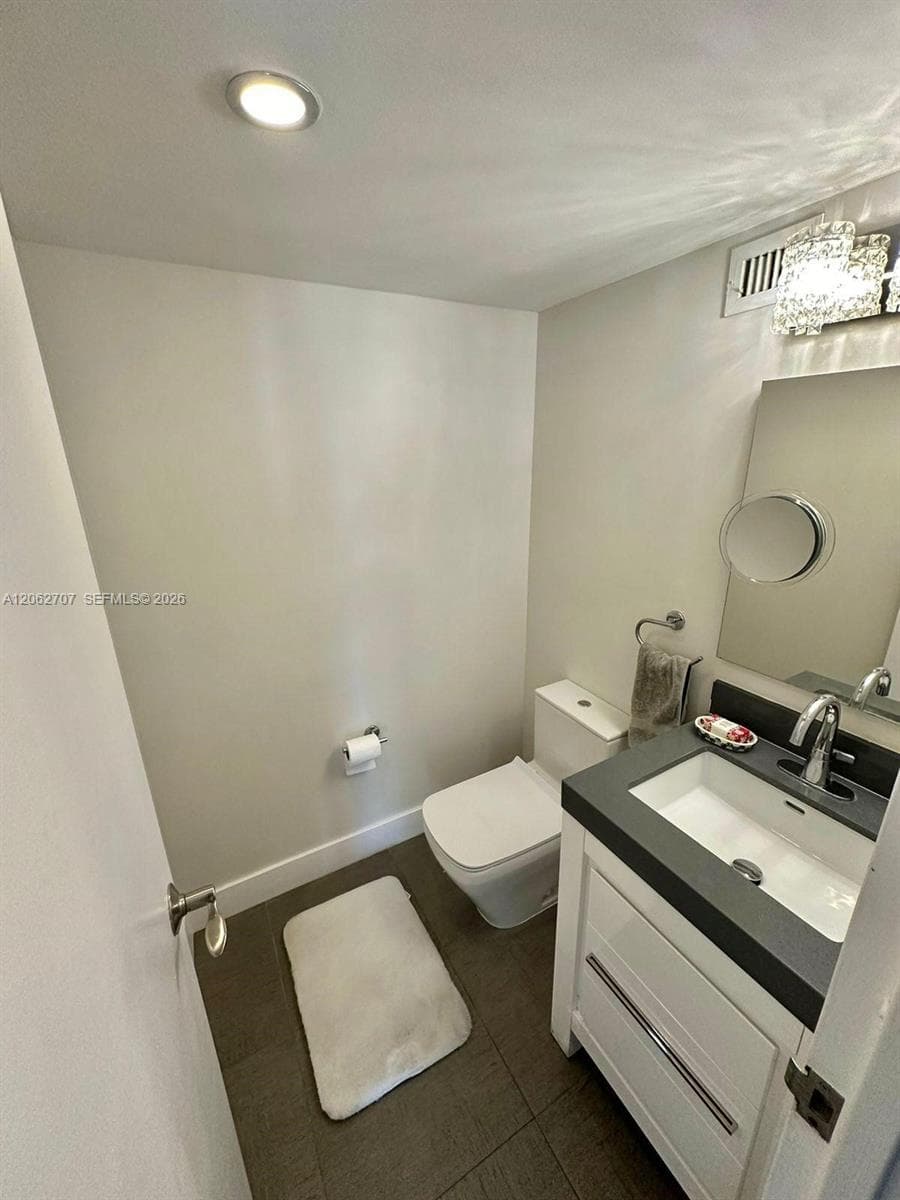 DESOTO PARK CONDO · #412 in Hallandale Beach - Photo 8