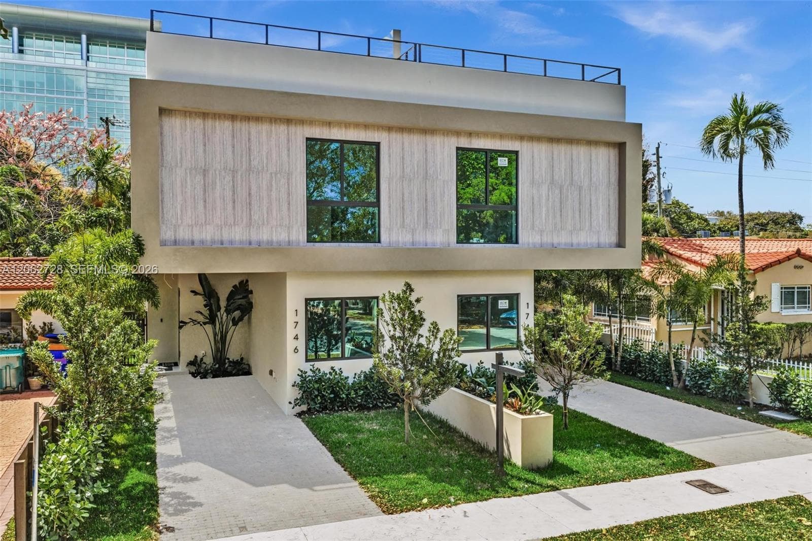1748 SW 21st Ter #right photo 3