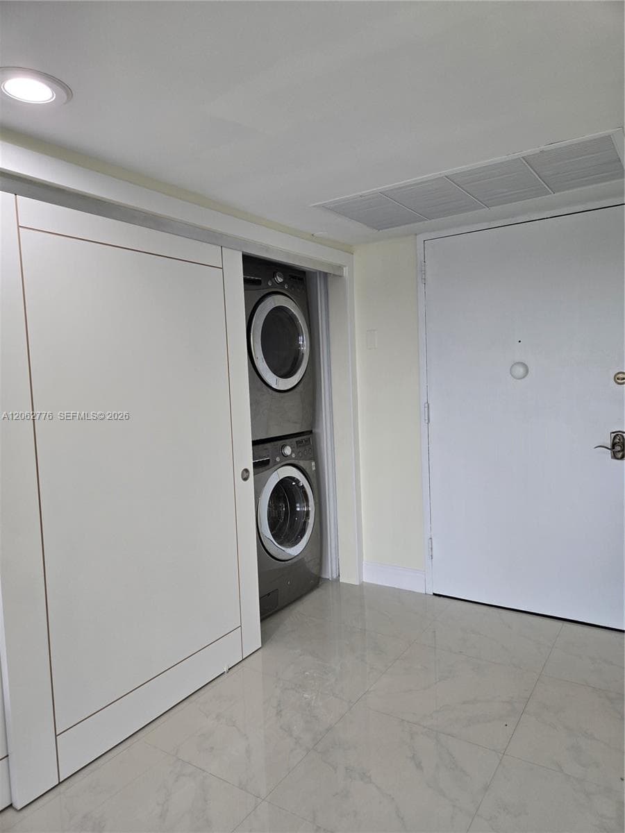 CRICKET CLUB CONDO · #911 in Miami - Photo 7