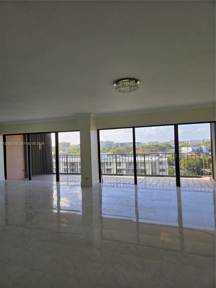 CRICKET CLUB CONDO · #911 in Miami - Photo 3