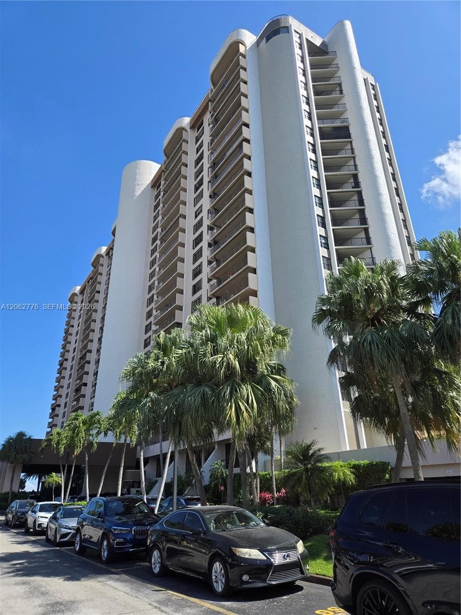 CRICKET CLUB CONDO · #911 in Miami - Photo 1