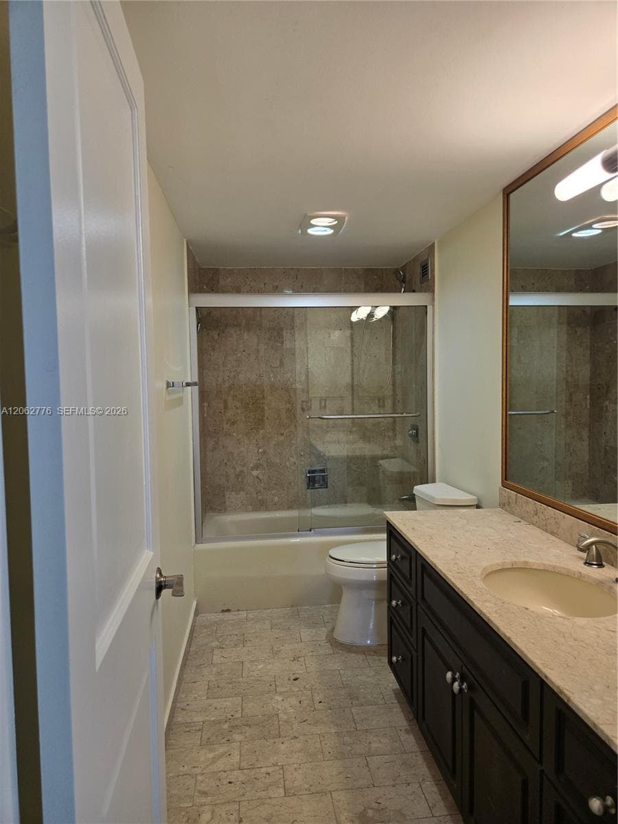 CRICKET CLUB CONDO · #911 in Miami - Photo 5