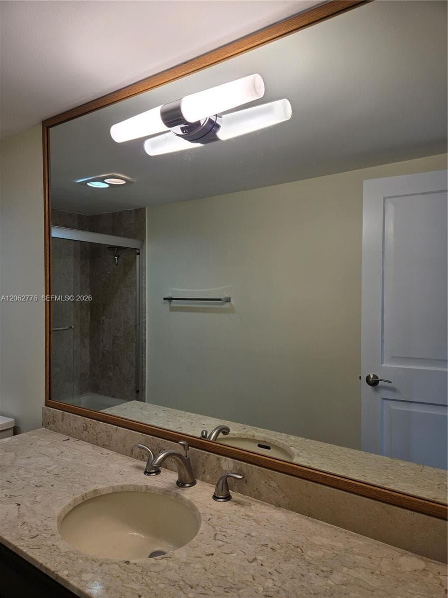 CRICKET CLUB CONDO · #911 in Miami - Photo 4