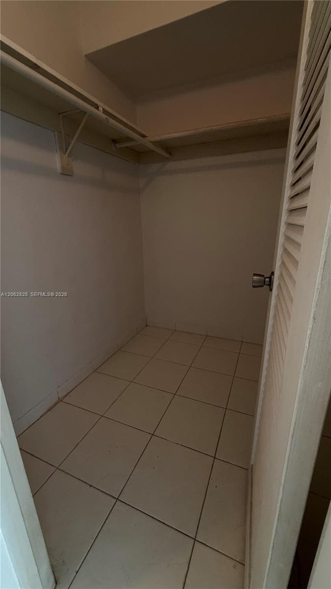 CLOSET 2