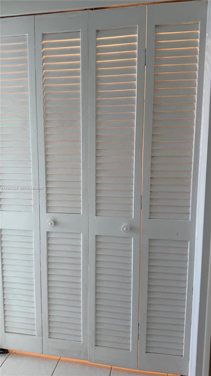 CLOSET 2
