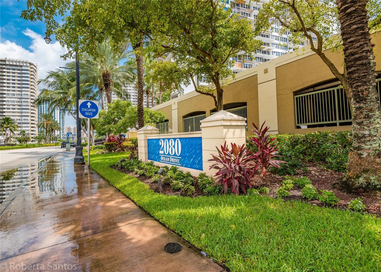 2080 OCEAN DRIVE CONDO · #804 in Hallandale Beach - Photo 1