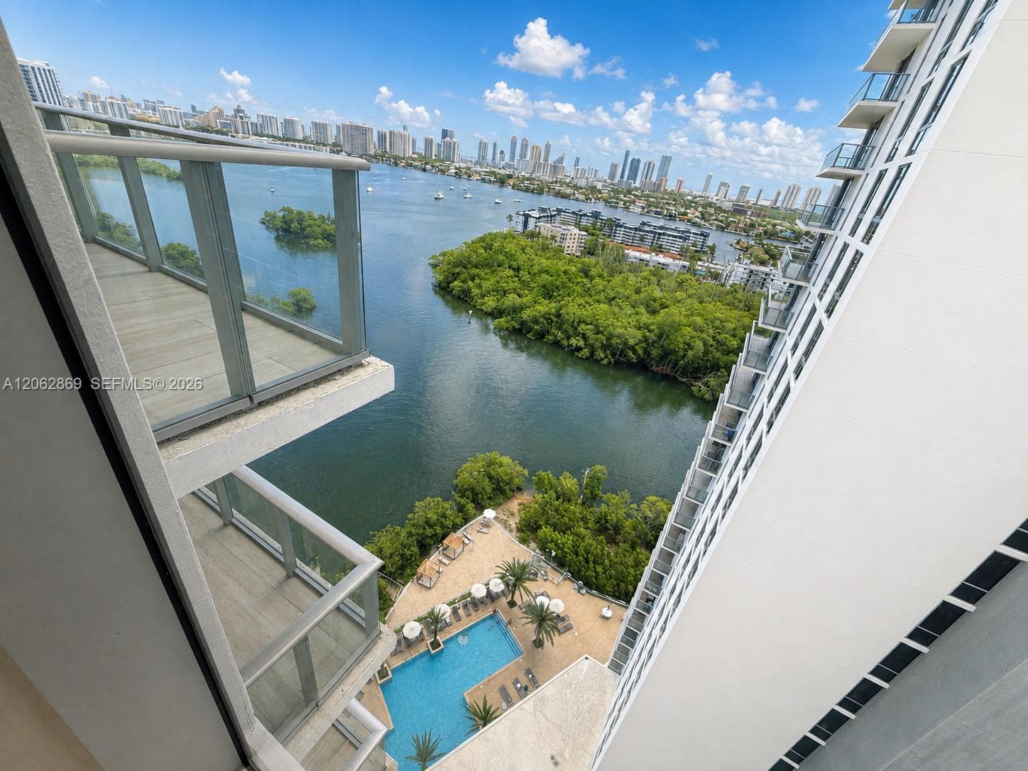 THE HARBOUR · #2007 in North Miami Beach - Photo 43