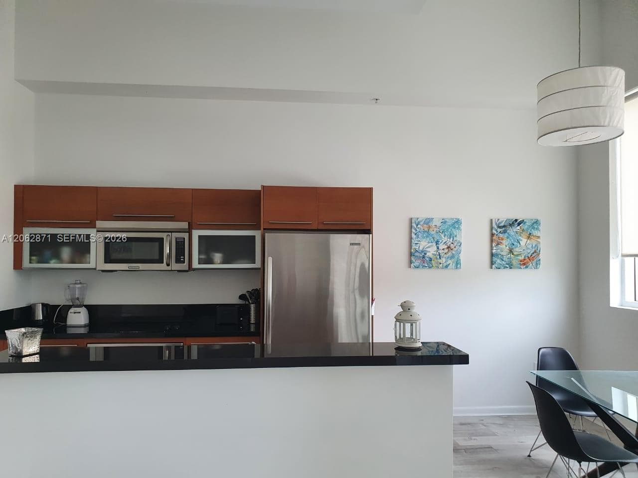 high ceiling, Italian kitchen