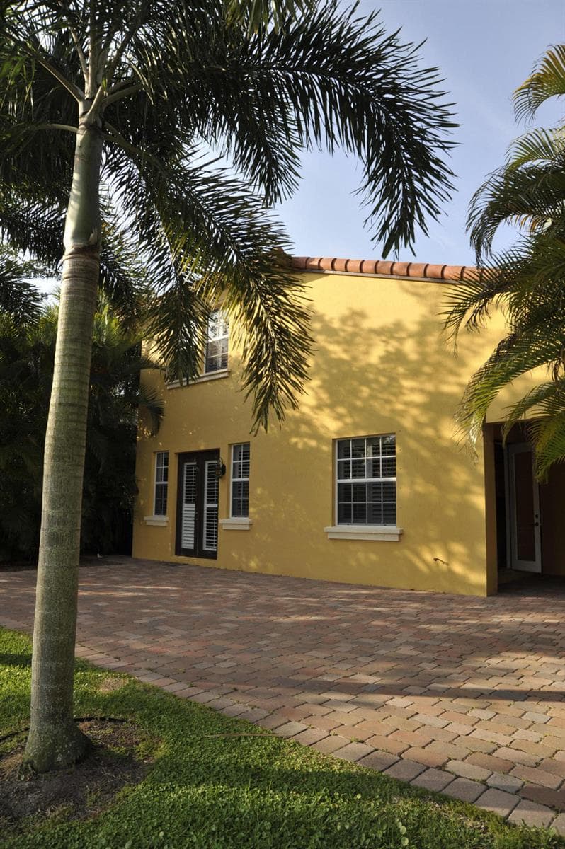 1032 Vintner Boulevard photo 4