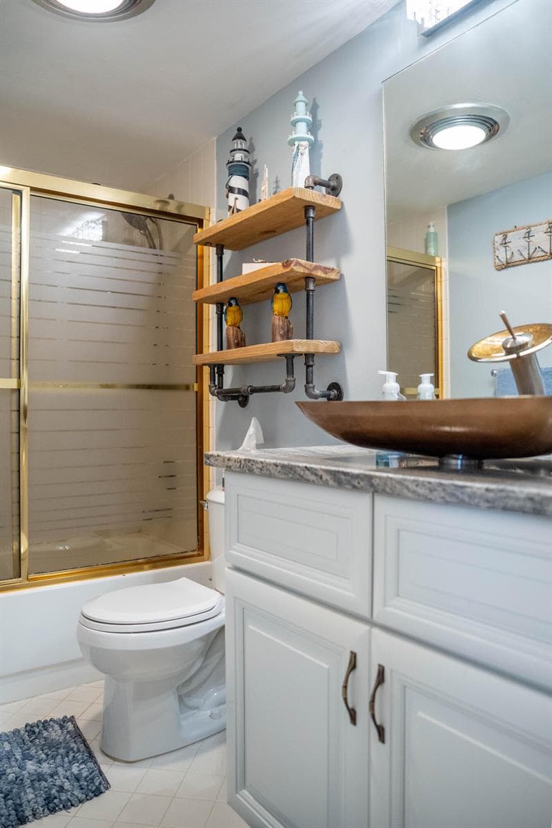 2nd Bathroom