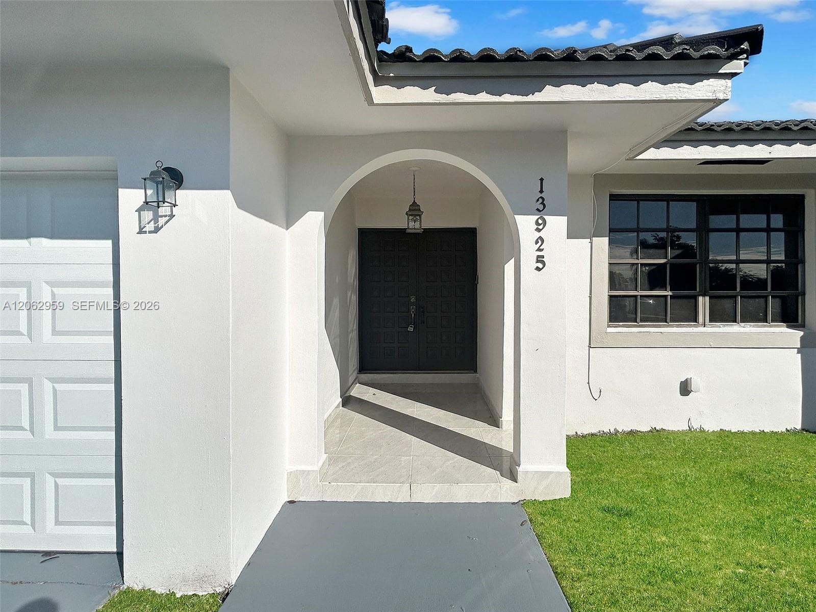 13925 SW 26th Ter photo 2