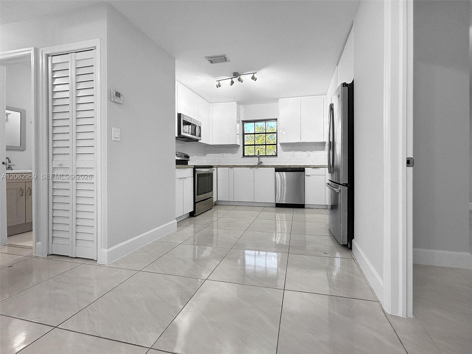 13925 SW 26th Ter photo 15