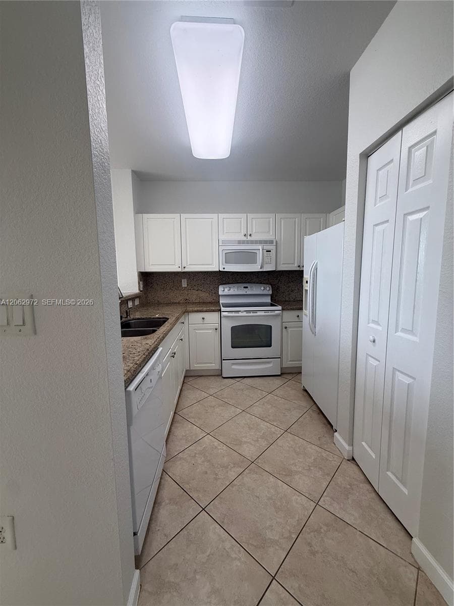 3064 SE 1st Dr #7 photo 3
