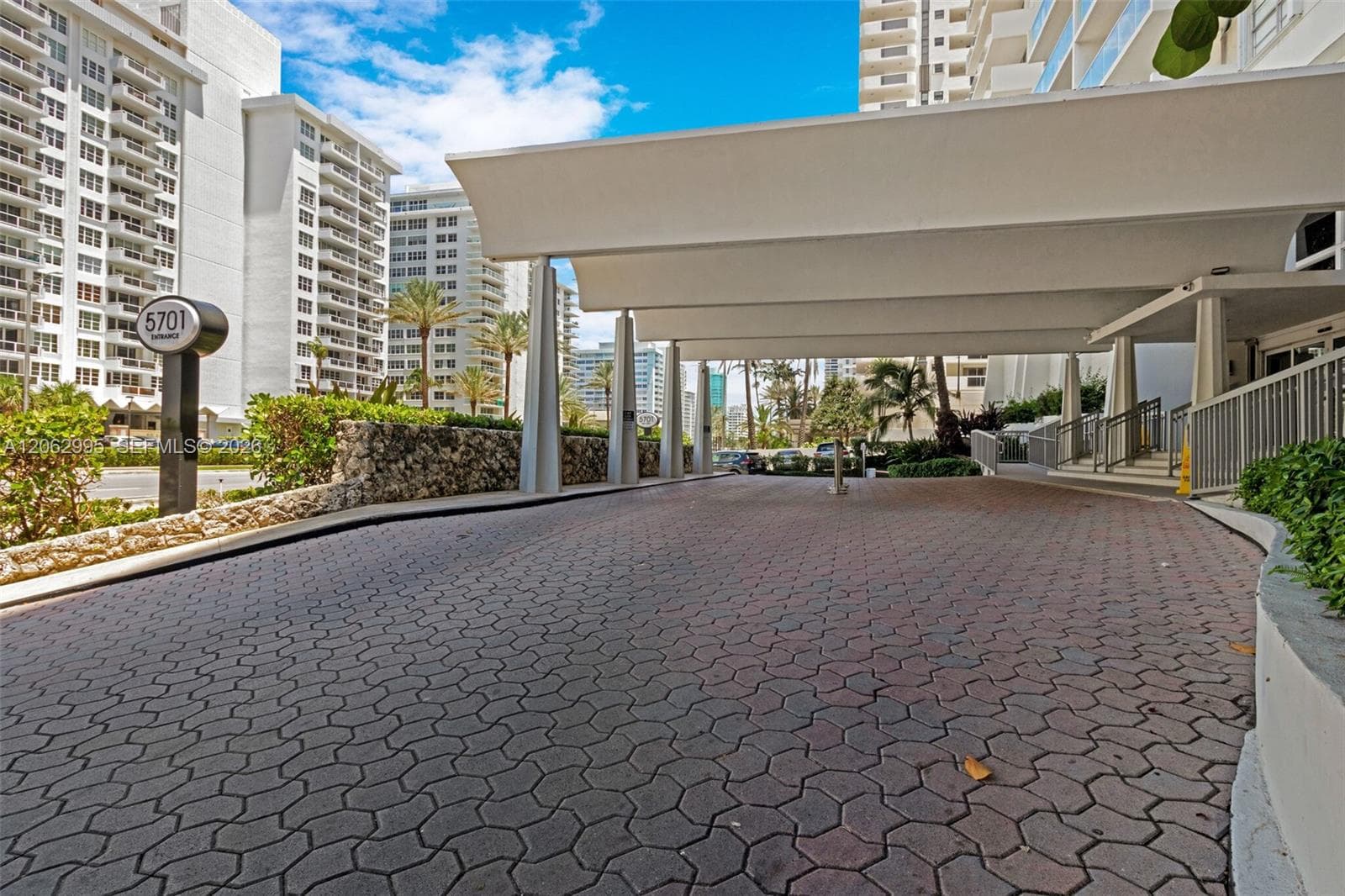ARLEN BEACH CONDO · #919 in Miami Beach - Photo 15