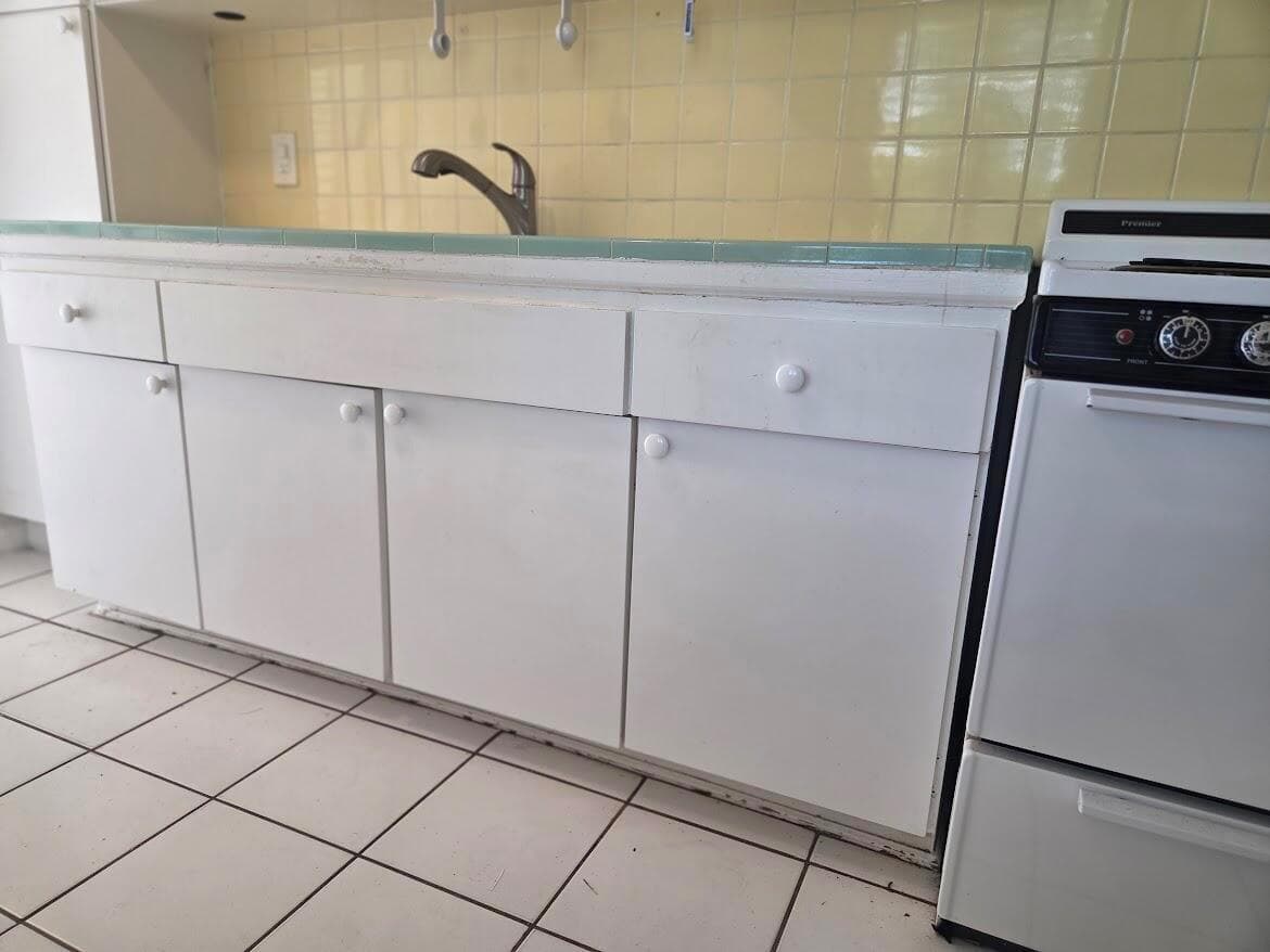 Kitchen bottom cabinets