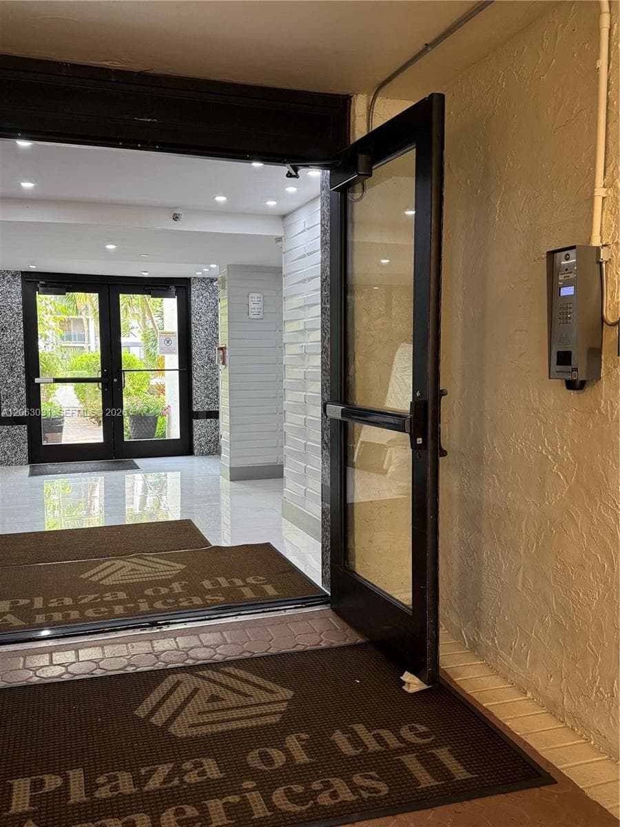 PLAZA OF AMERICAS CONDO P · #916 in Sunny Isles Beach - Photo 4