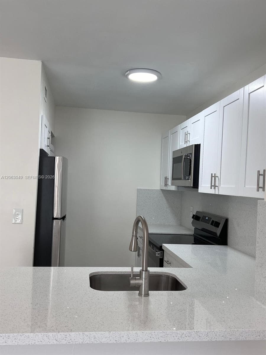 LAGO GRANDE TWO CONDO · #12-20 in Hialeah - Photo 2