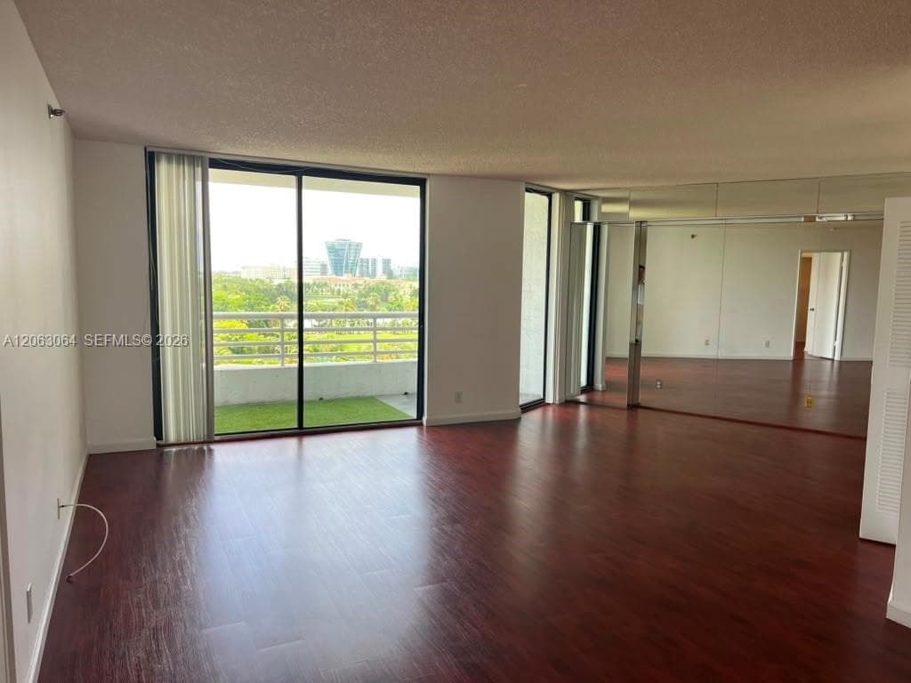 PARC CENTRAL · #803 in Aventura - Photo 9