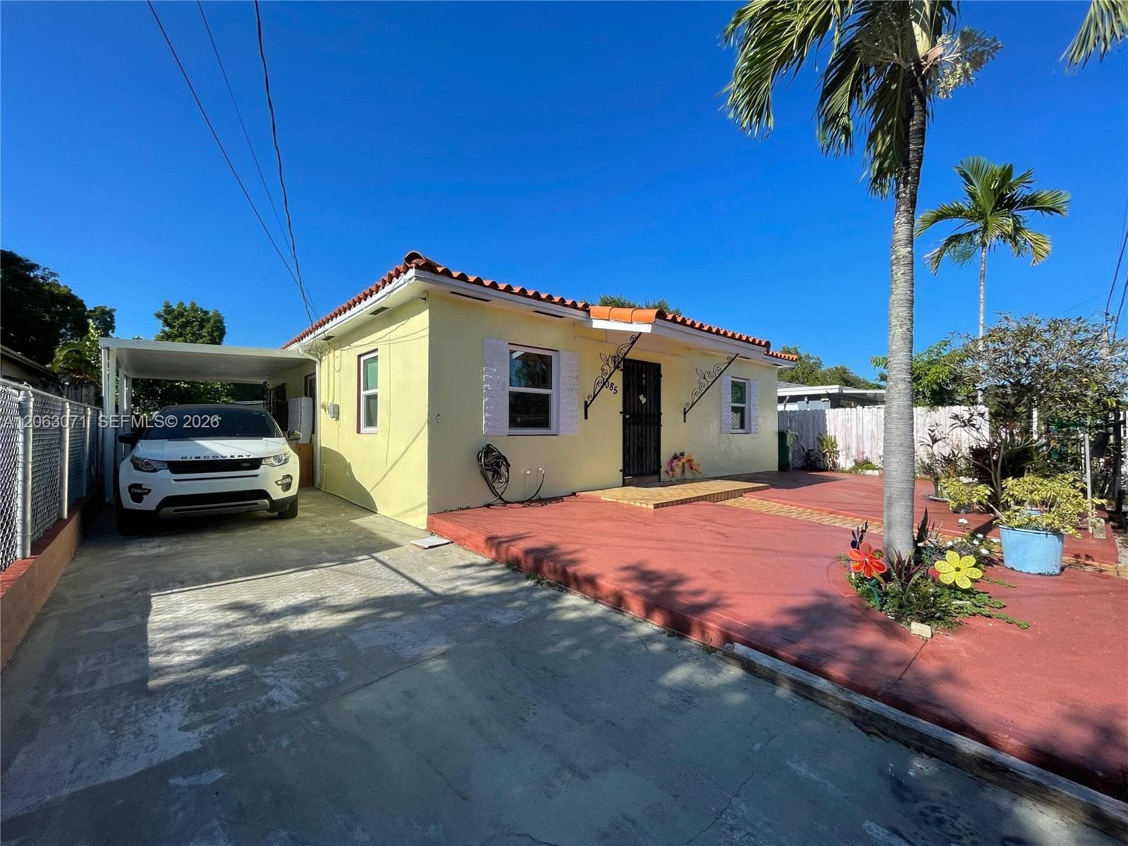 1085 NW 26th St photo 3