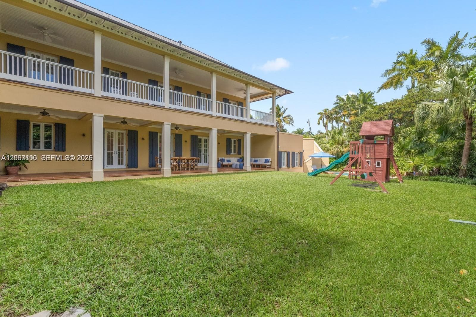685 Harbor Ln photo 3