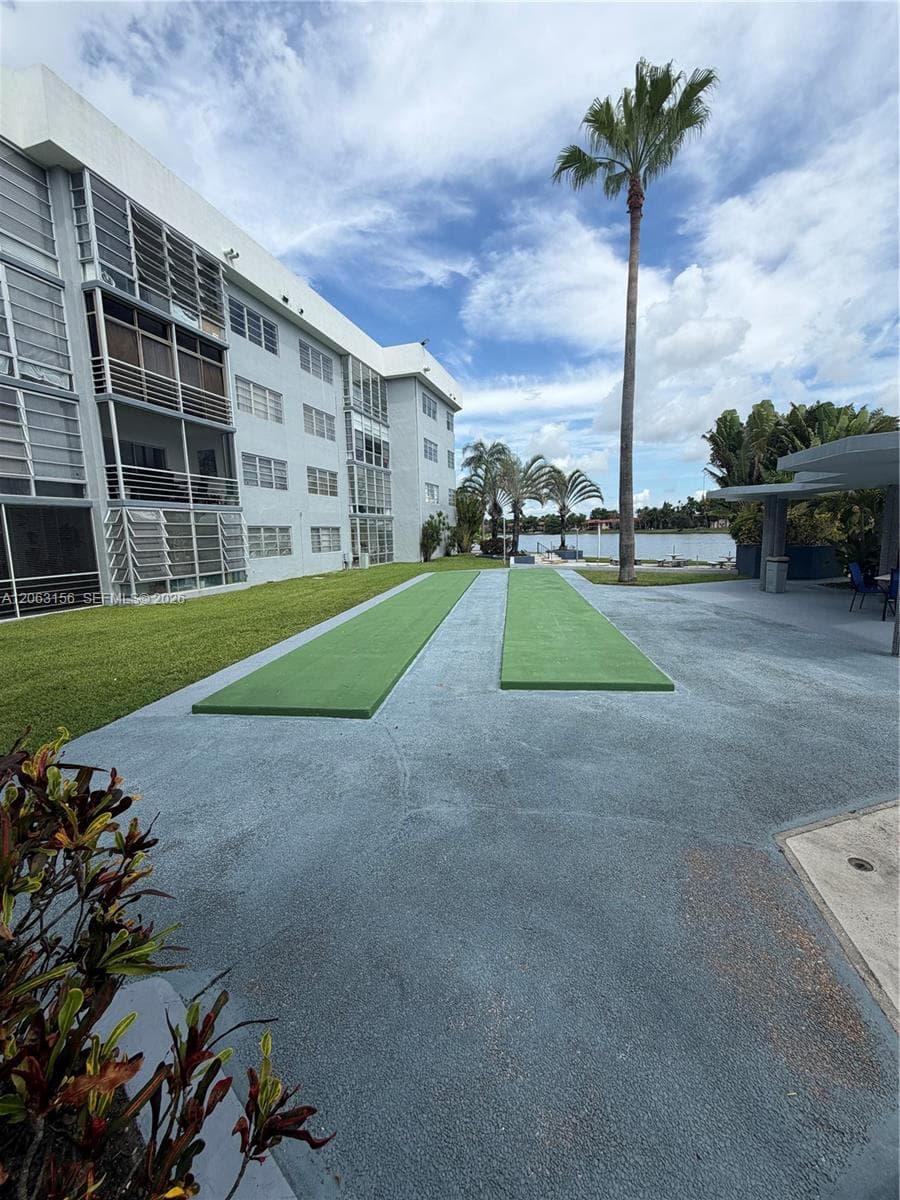 AZURE LAKE CONDO · #107 in Miami - Photo 16