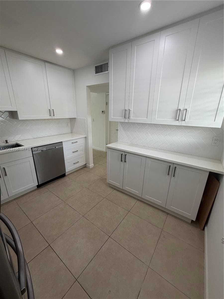 AZURE LAKE CONDO · #107 in Miami - Photo 3