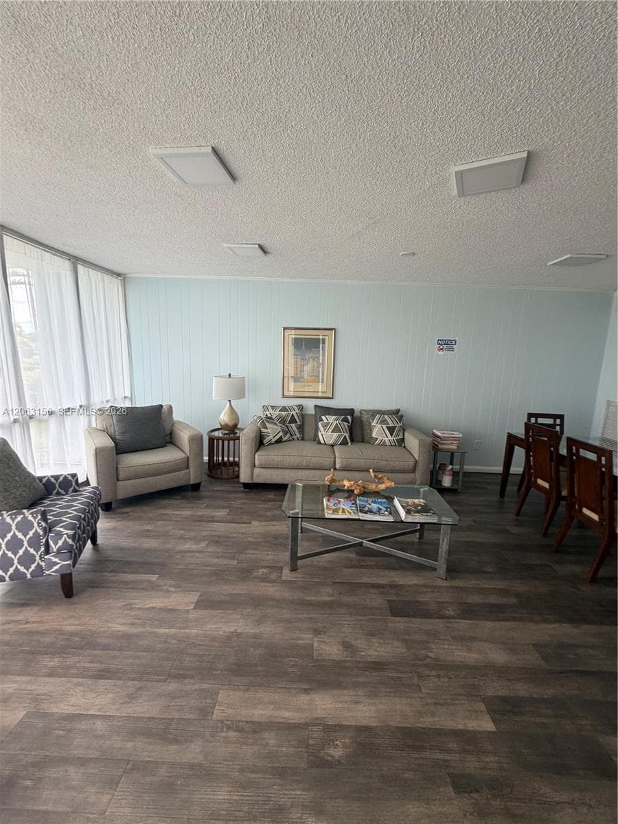 AZURE LAKE CONDO · #107 in Miami - Photo 15