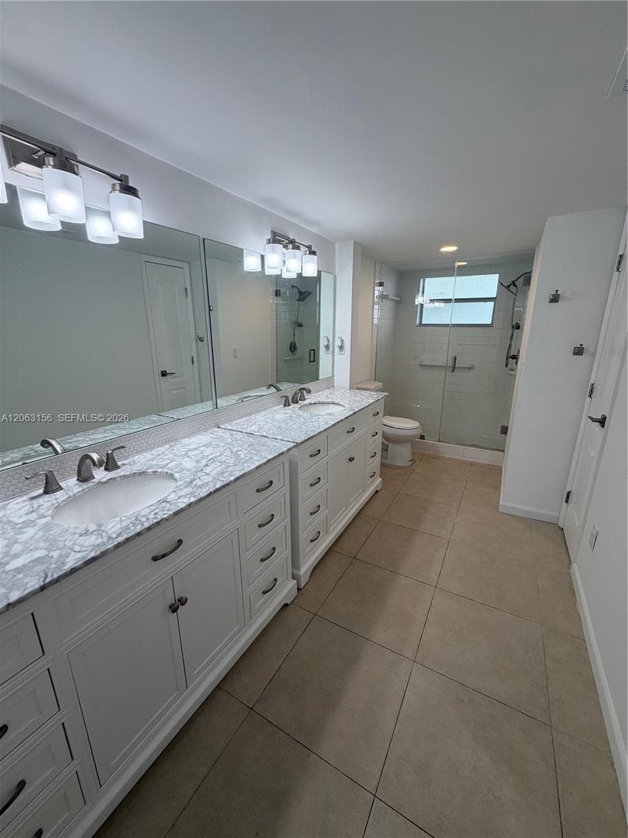 AZURE LAKE CONDO · #107 in Miami - Photo 8