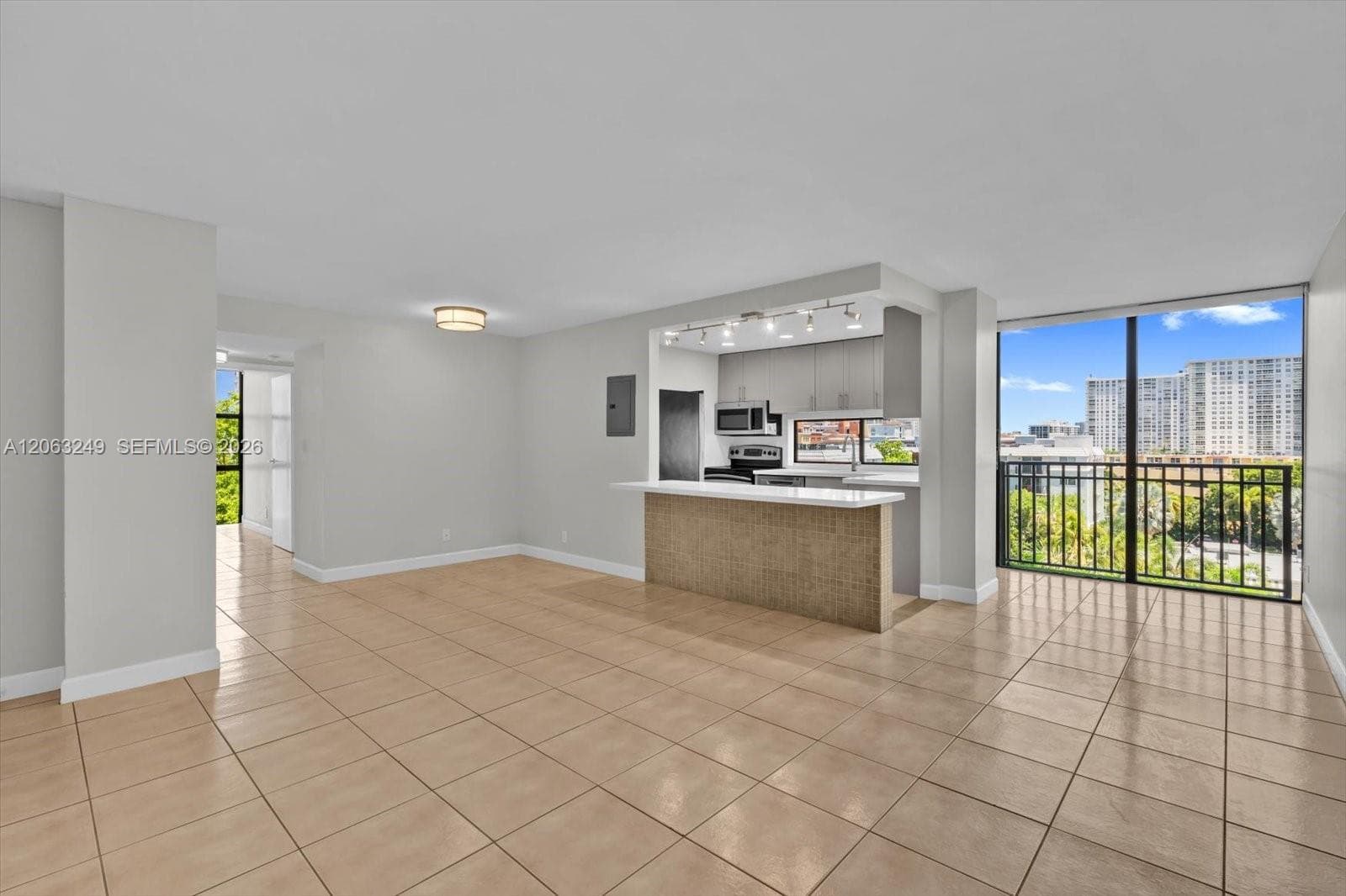 Plaza of the Americas · #705 in Sunny Isles Beach - Photo 4