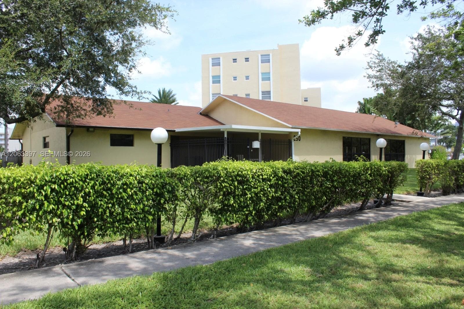 MEADOWBROOK LAKES VIEW · #608 in Dania Beach - Photo 32