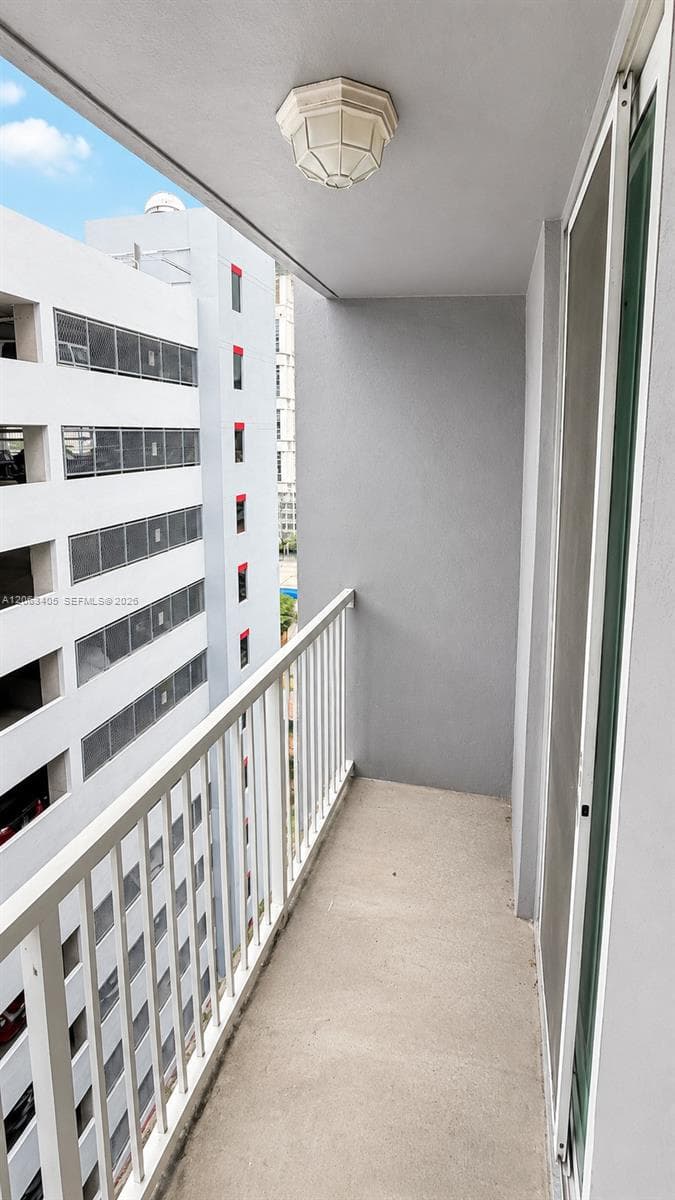 CASA GRANDE I TOWERS COND · #1403 in Miami - Photo 16