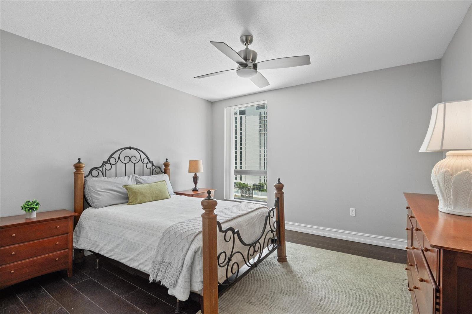 33-Third Bedroom 16- #PH3-16