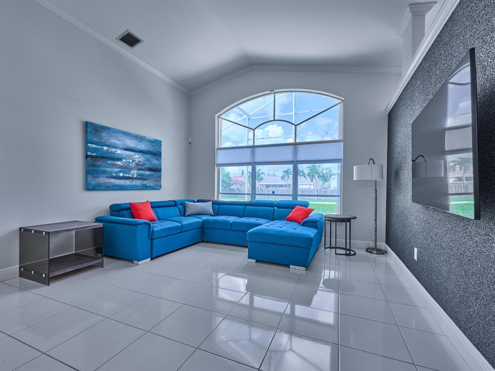 Spacious Living room