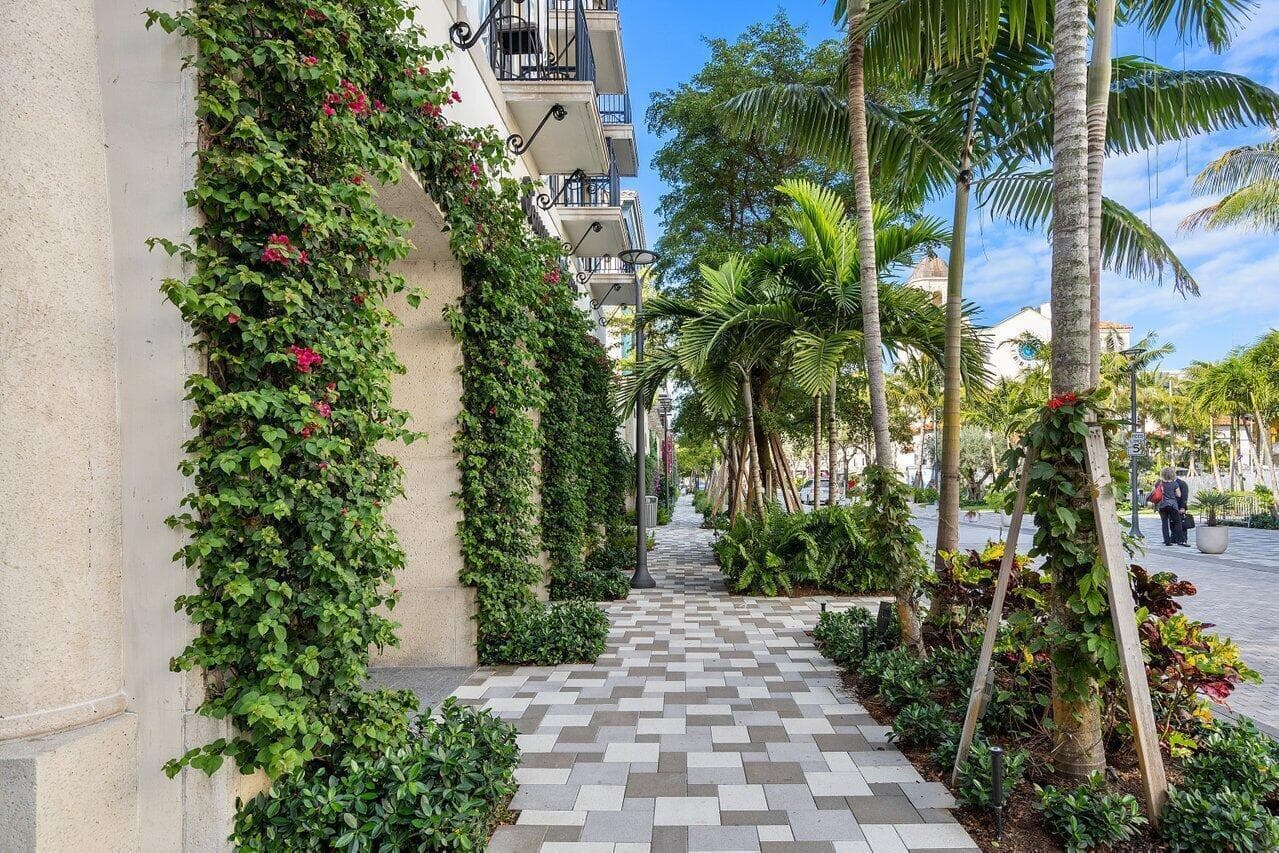 CityPlace, walking paths