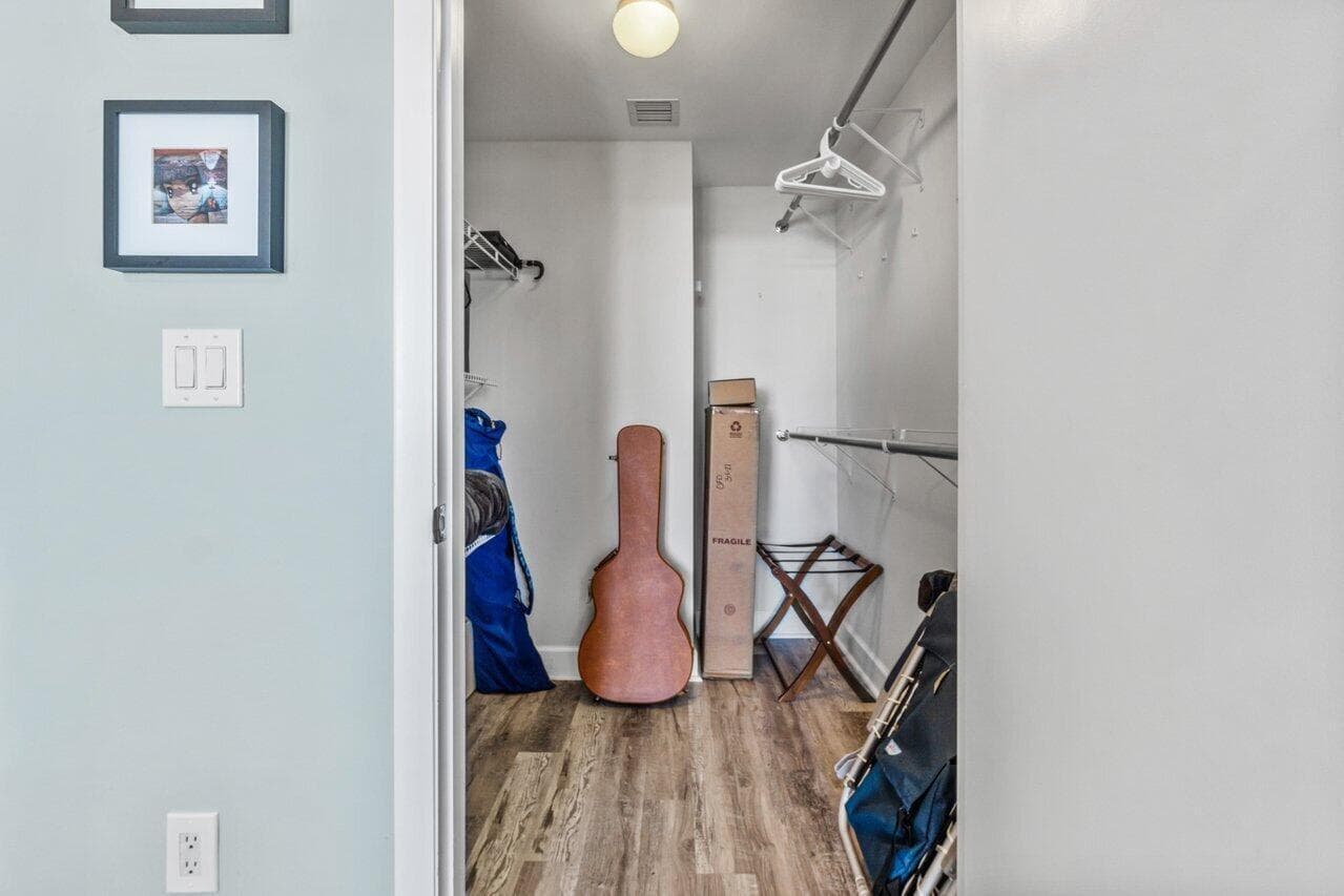 Walk-in Closet (1 of 2)