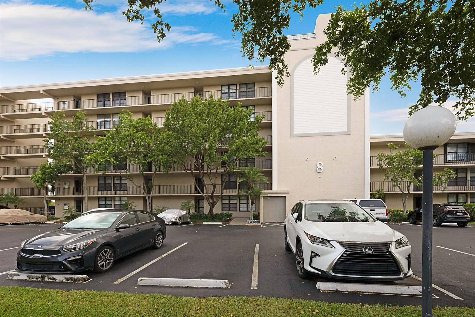 8 Royal Palm Way #3010