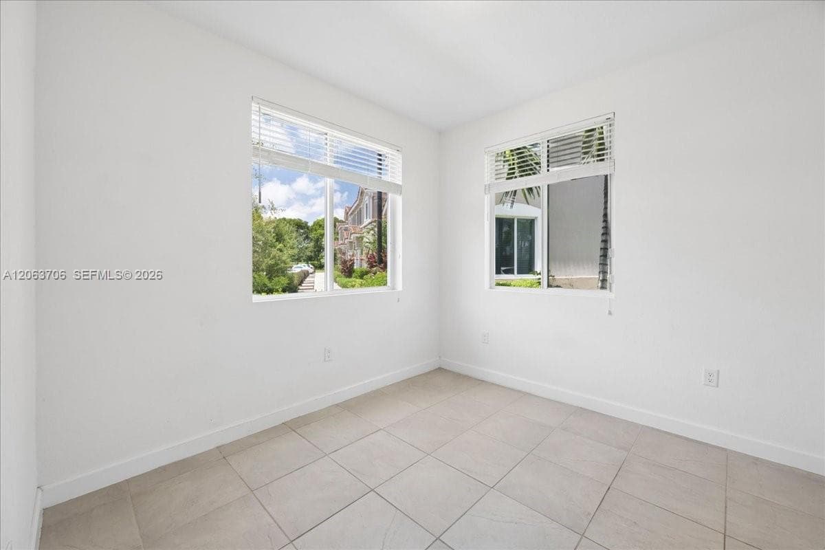 2478 SE 10th Ct photo 8