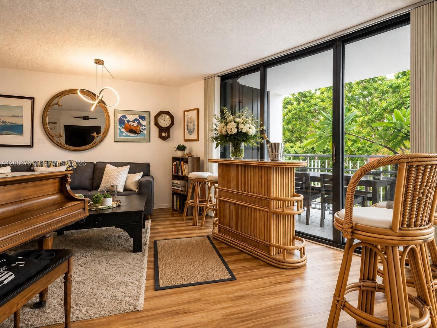 Livingroom & Barr