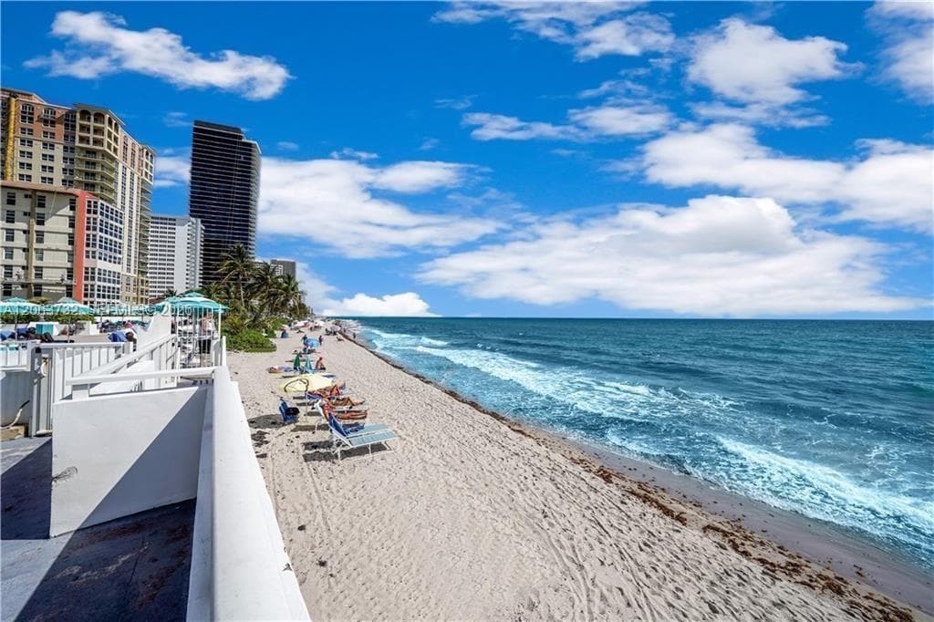 PARKER TOWER CONDO · #911 in Hallandale Beach - Photo 15