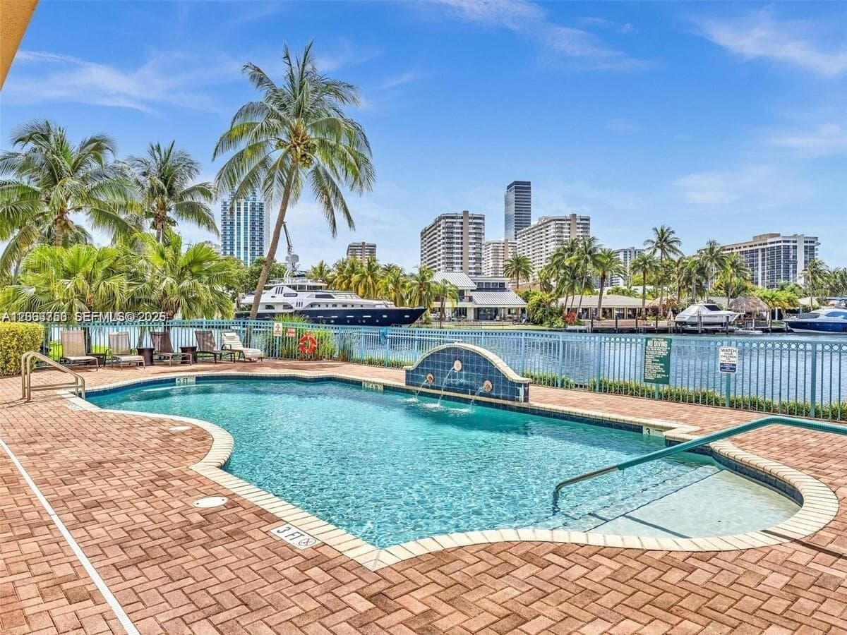 HALLANDALE BEACH PRIVATE · #409 in Hallandale Beach - Photo 6