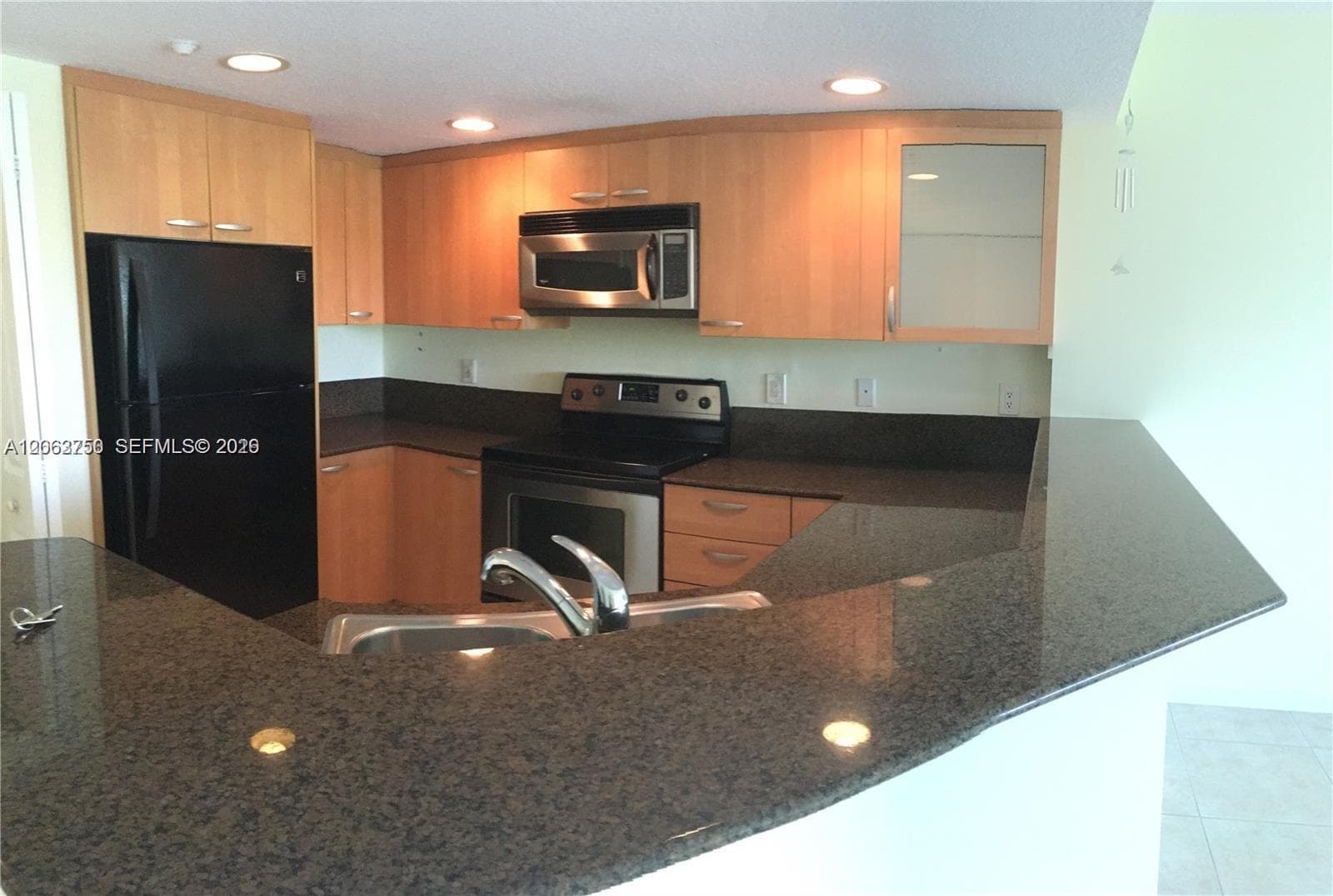 HALLANDALE BEACH PRIVATE · #409 in Hallandale Beach - Photo 15